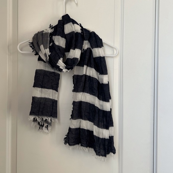 J. CREW Navy and White Fringe Trim Scarf | NWT | One Size - Picture 4 of 5